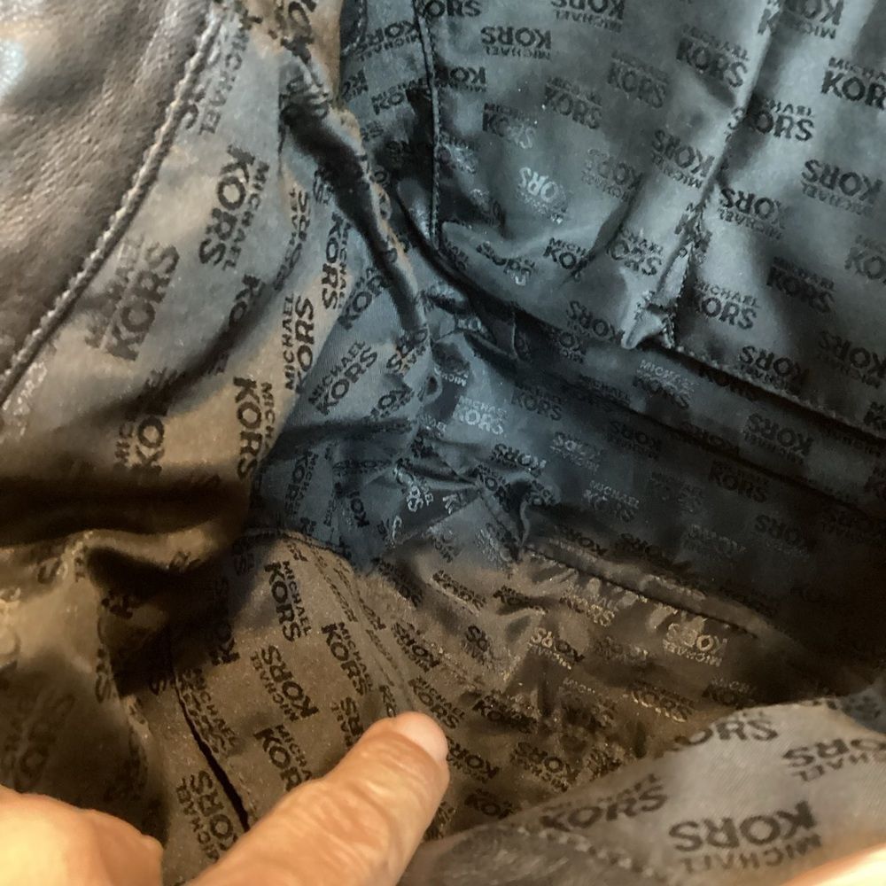 MICHAEL KORS MOXLEY BLACK SOFT LEATHER SHOULDER TOTE - Picture 14 of 16